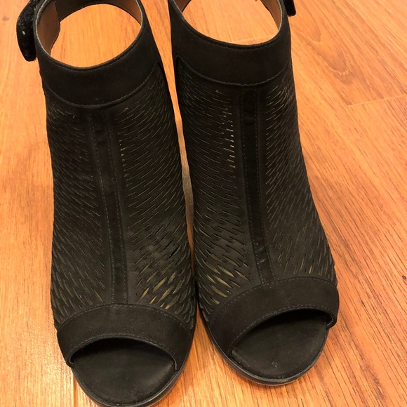 Vince Camuto black heels - Picture 1 of 5